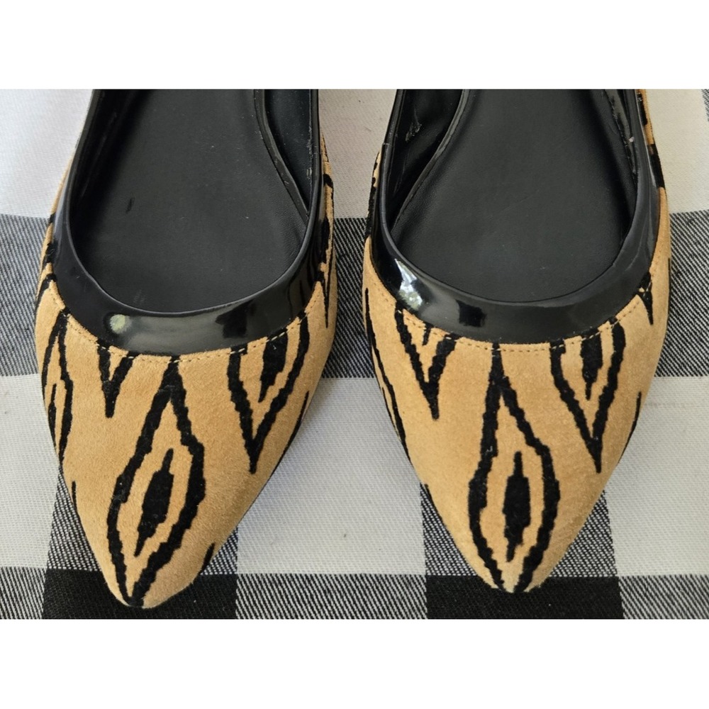 BCBG Women's Flats Black Tan Printed‎ Point Toe Shoes Size 9B 39 - Picture 8 of 9